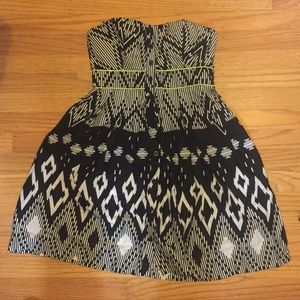 Sweetheart, strapless geometric print dress